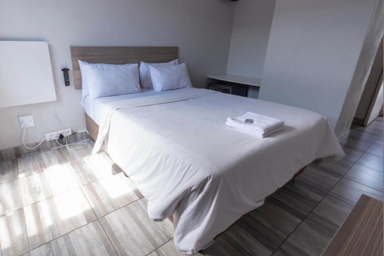 Ecomotel Marlboro ヨハネスブルグ エクステリア 写真