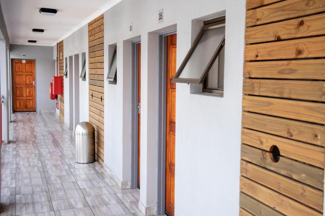 Ecomotel Marlboro ヨハネスブルグ エクステリア 写真